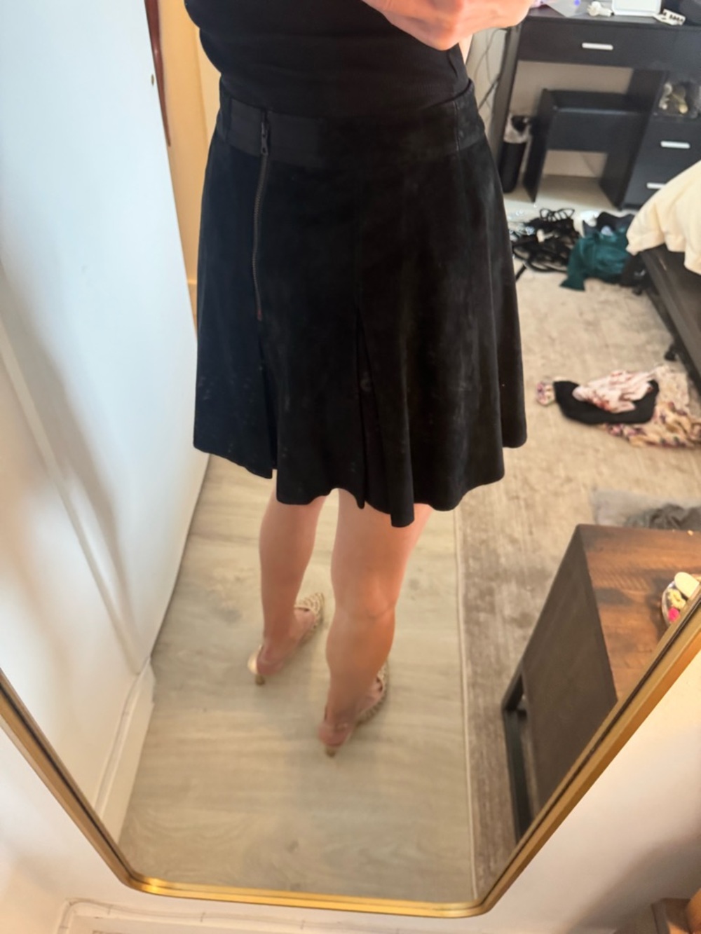 Alice + Olivia Black Suede Pleated Mini Skirt - Picture 4 of 9